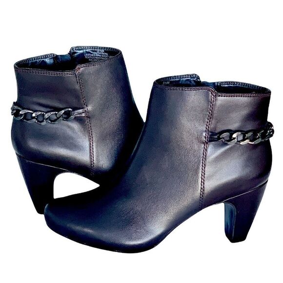*NEW* Easy Spirit Brown Heeled Bootie w/ Chain Detail 6.5 M - Picture 1 of 6